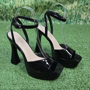 I.D. Required Black Patent Leather Peep Toe Platform Doll Baby Heels Size 7
